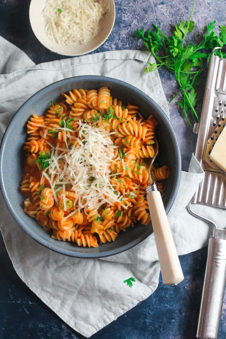 Roasted Red Pepper Pasta – 20 Minute Meal