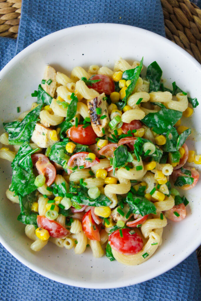 Pasta spirals tossed with chicken, tomato, spinach and sweetcorn. 