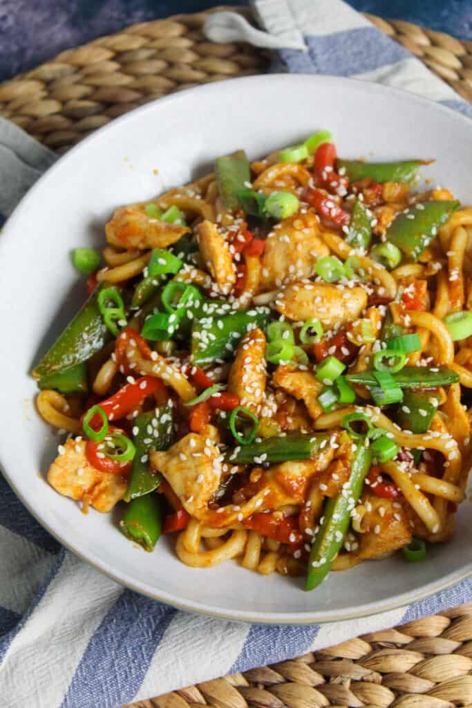 Udon noodles, chicken pieces, sliced red pepper and sugar snap peas in a chilli and garlic sauce. 