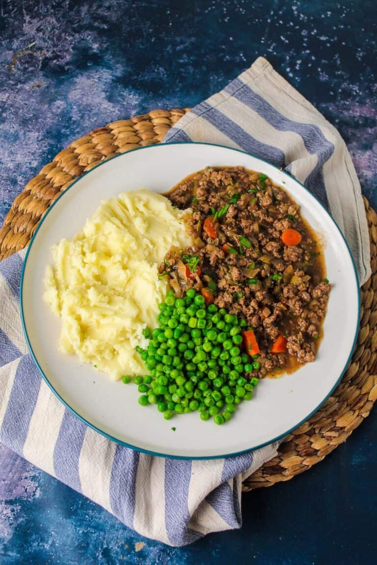 Mince and Tatties with a side of green peas.