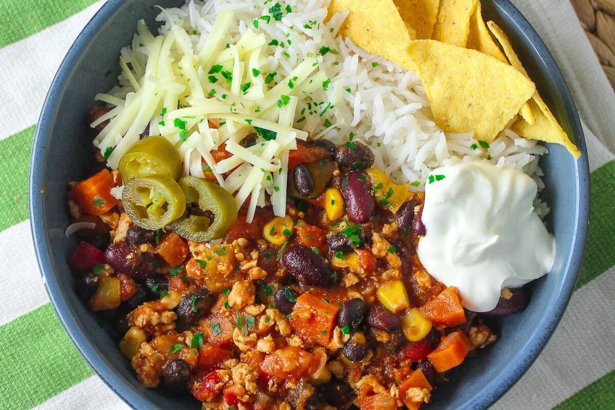 Slow Cooker Turkey Chilli with 5 Veggies - Carrie's Kitchen