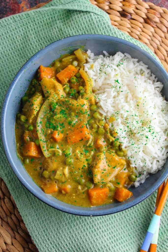 Slow Cooker Chinese Chicken Curry with rice.