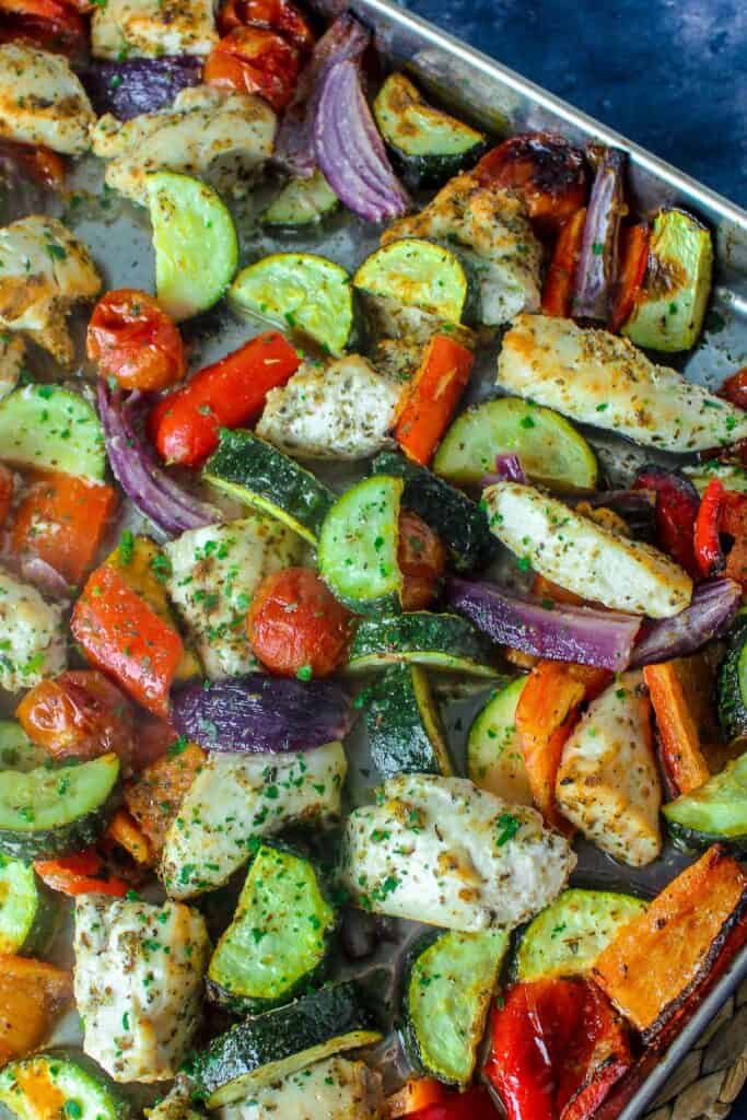 Chicken breast, courgette, bell pepper, tomato and red onion baked with Italian inspired seasoning.
